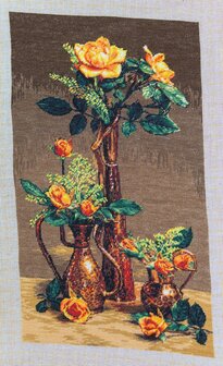 Roses in oriental vase / Trandafiri in vase orientale